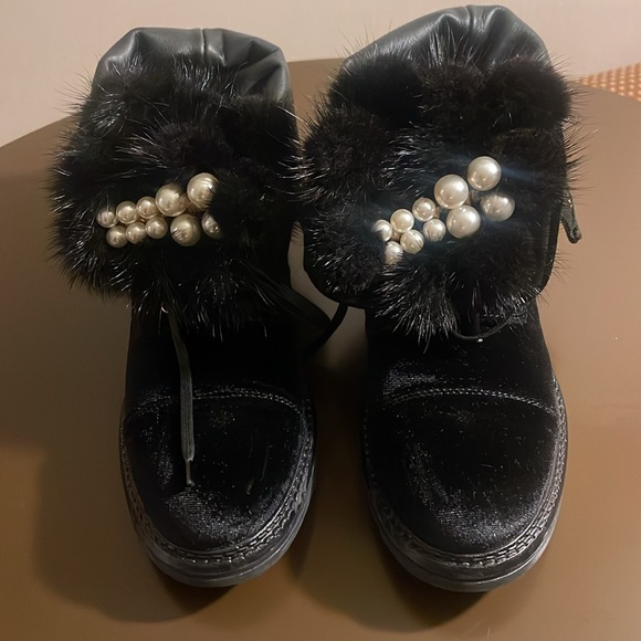 POKEMAOKE Velvet and Leather W/ Rabbit Fur Pearl Embellishing Boots Size 38/ 7.5 - Picture 9 of 11